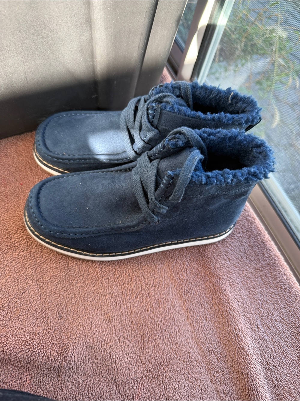 GAP Men's Navy Suede Shearling-Lined Chukka Boots